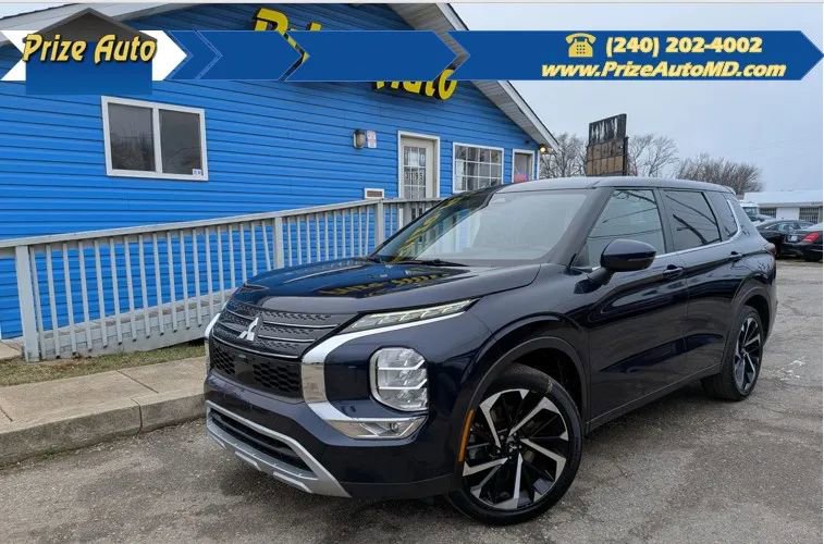 Used 2022 Mitsubishi Outlander SE image 1