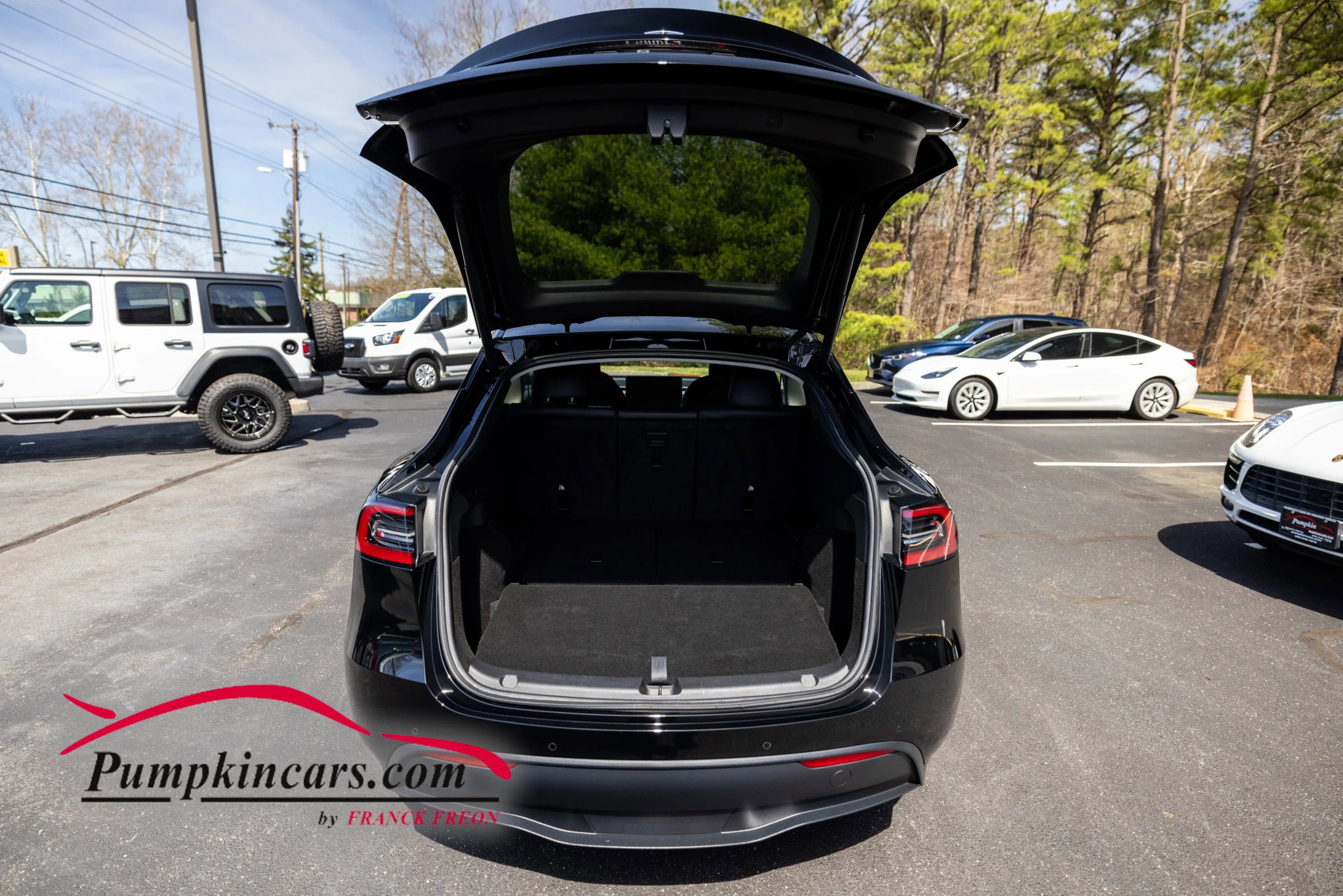 Used 2022 Tesla Model Y Long Range image 17