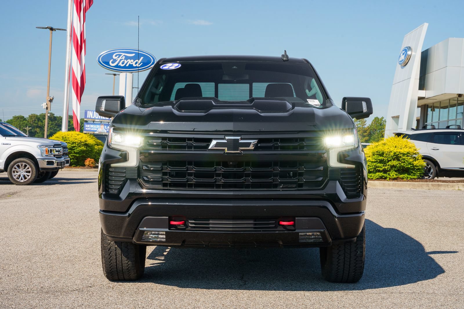 Used 2022 Chevrolet Silverado 1500 LT Trail Boss w/ LT Trail Boss Premium Package AWD/4WD image 2