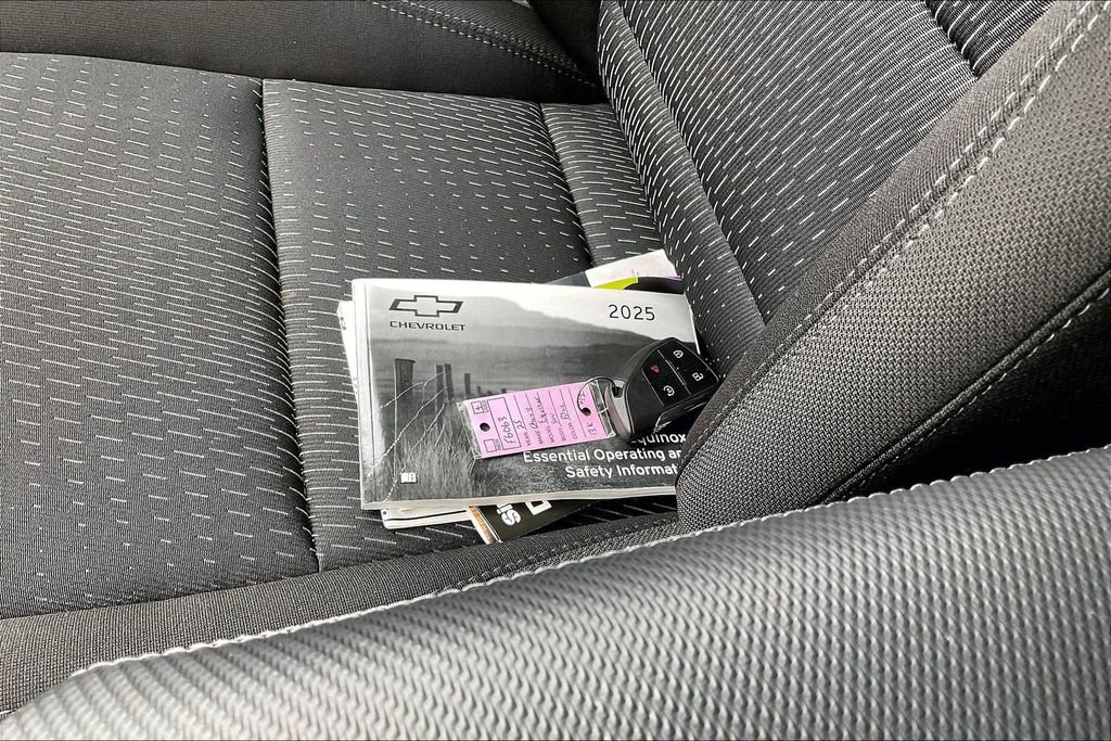 Used 2025 Chevrolet Equinox LT image 10