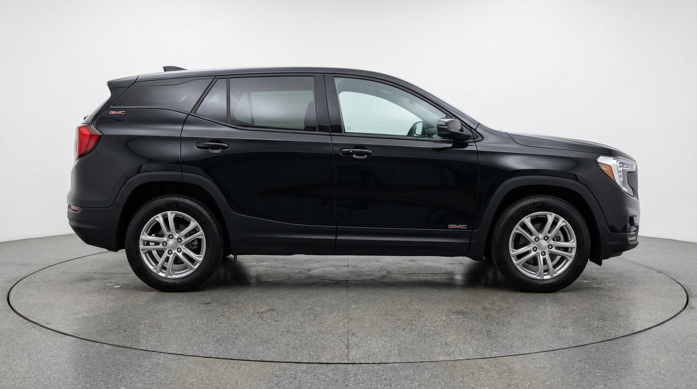 Used 2024 GMC Terrain SLE image 11
