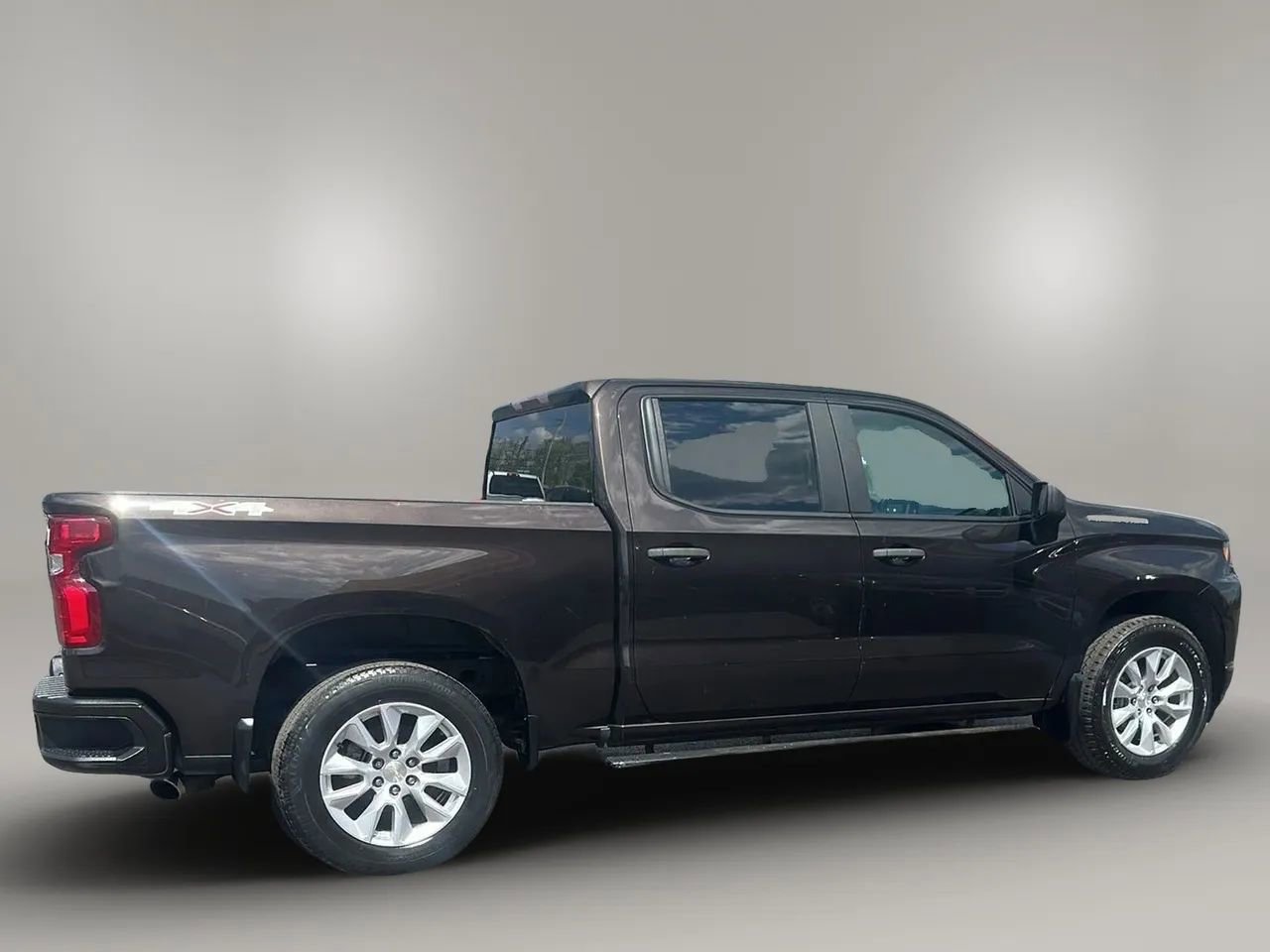 Used 2019 Chevrolet Silverado 1500 Custom w/ Custom Value Package AWD/4WD image 6