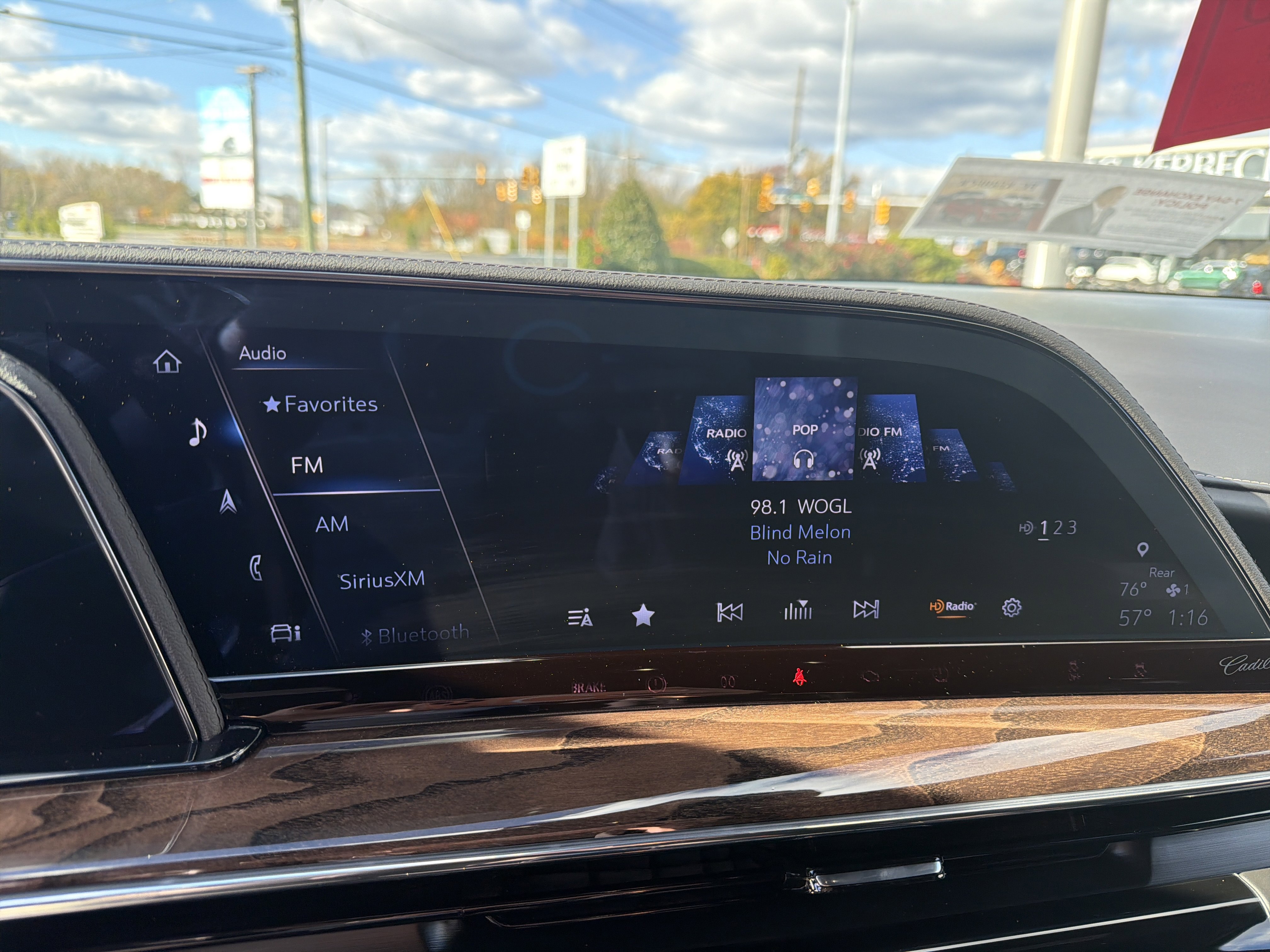 Used 2022 Cadillac Escalade ESV Premium Luxury Platinum image 17