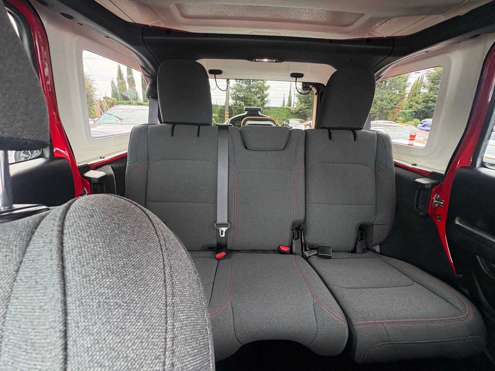 Used 2025 Jeep Wrangler Unlimited Rubicon AWD/4WD image 37