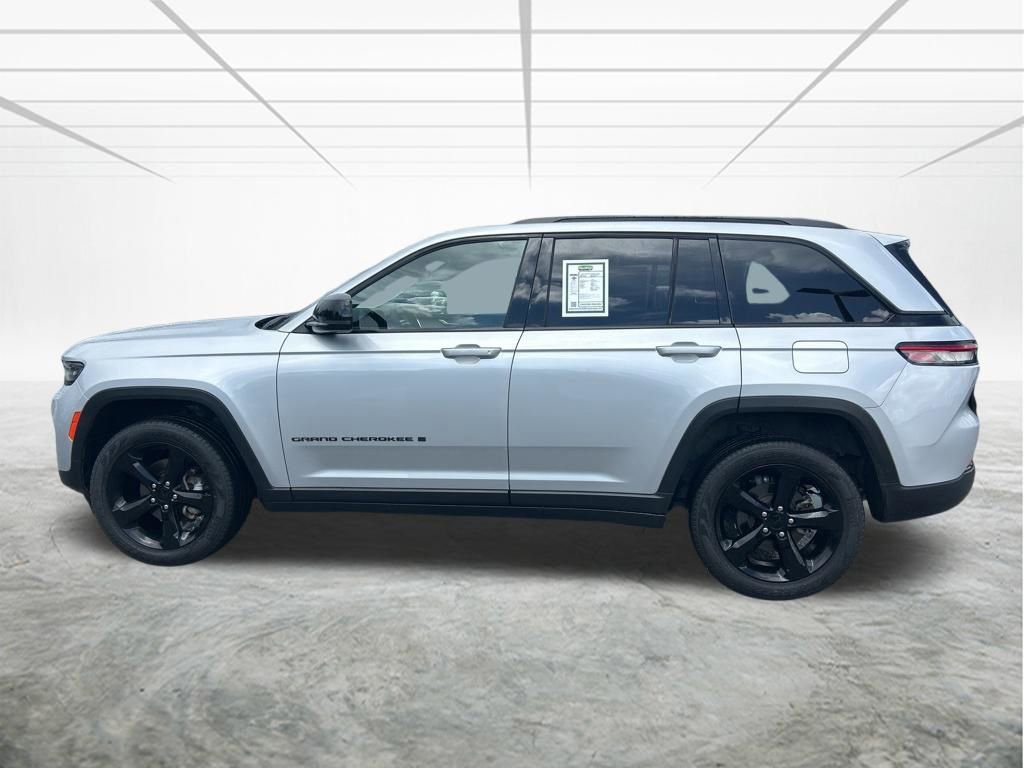 Used 2024 Jeep Grand Cherokee Limited w/ Black Appearance Package RWD image 7