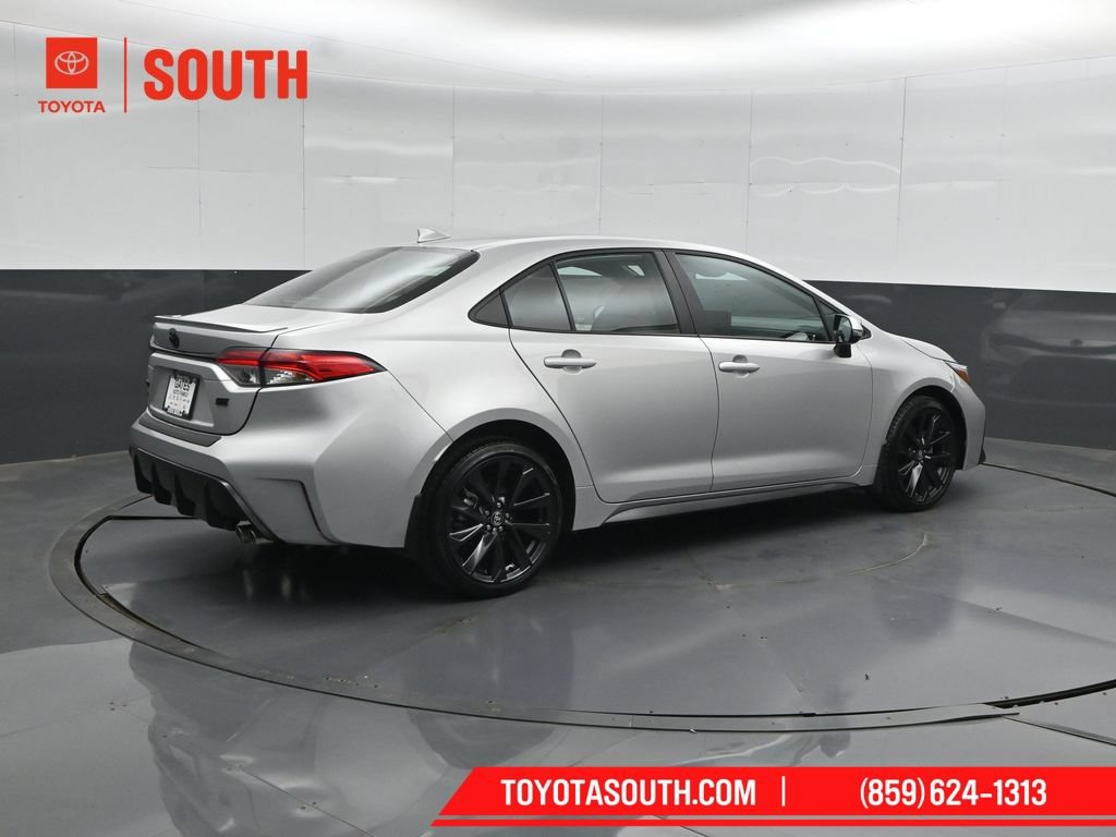 Used 2024 Toyota Corolla SE FWD image 2