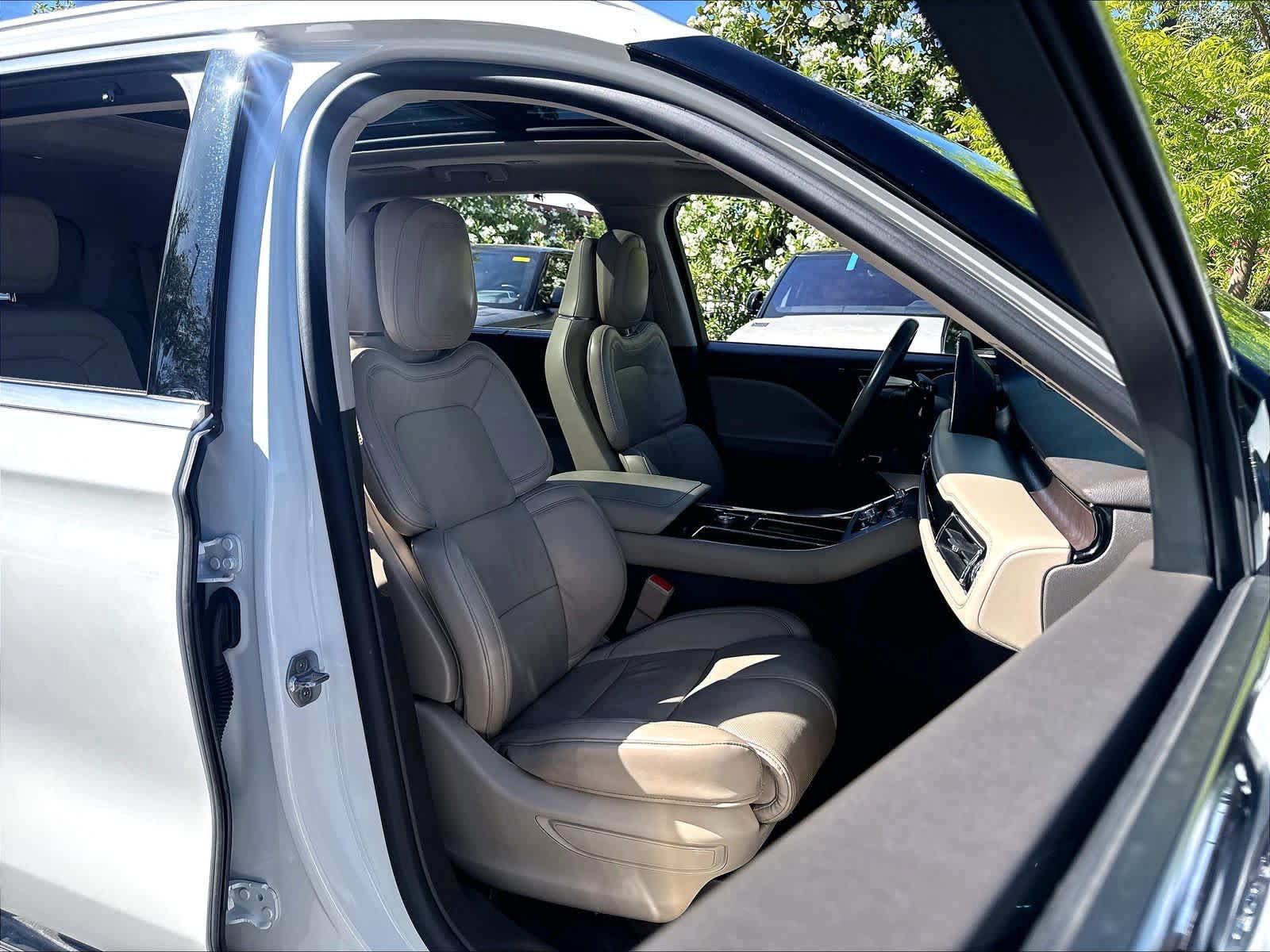 Used 2022 Lincoln Aviator Reserve w/ Equipment Group 201A AWD/4WD image 7