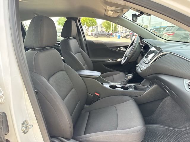 Used 2025 Chevrolet Malibu LT image 32