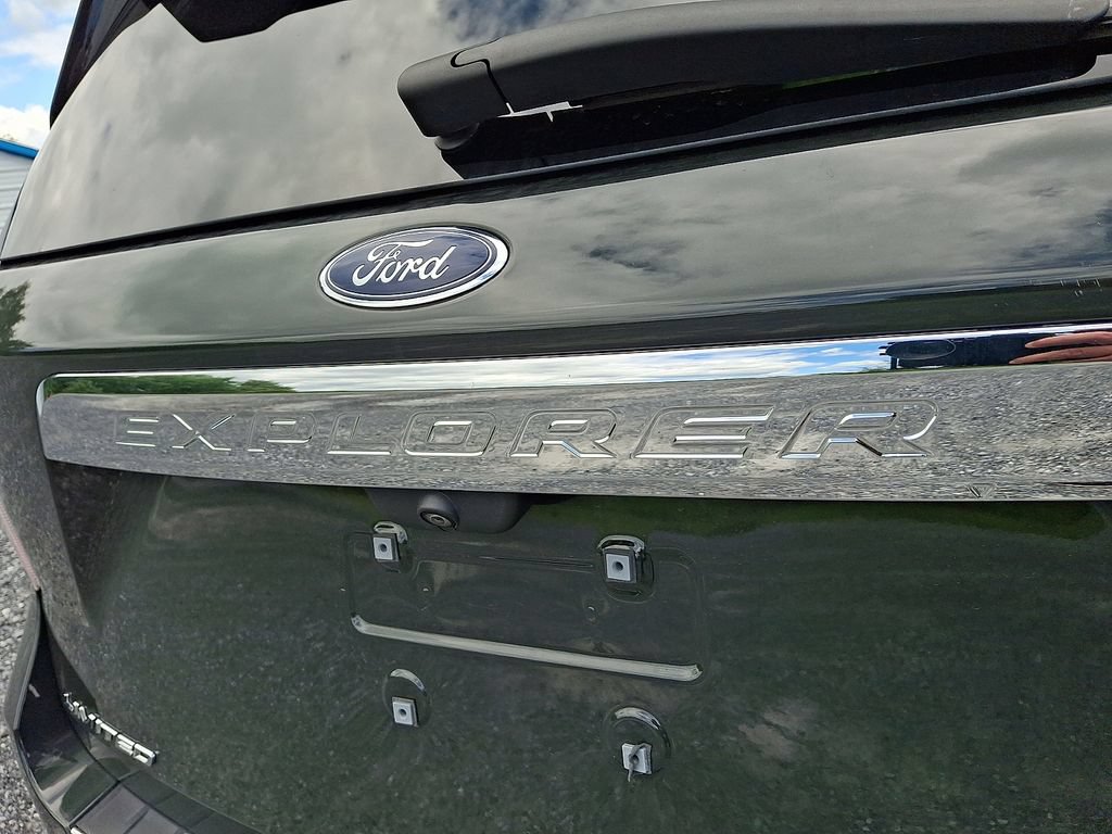 Used 2023 Ford Explorer Limited w/ Equipment Group 301A AWD/4WD image 33