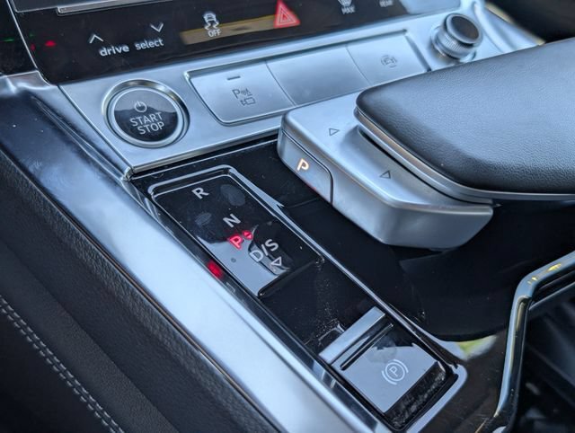 Used 2023 Audi e-tron Premium Plus AWD/4WD image 32