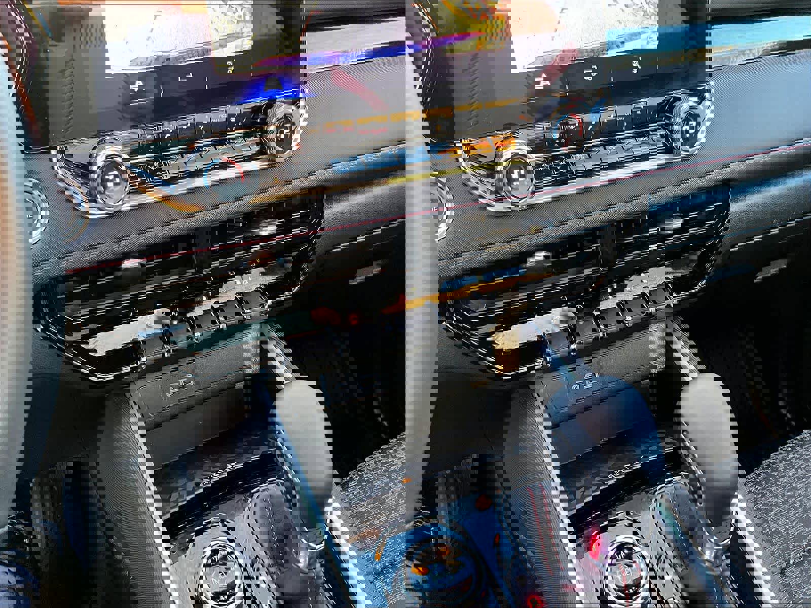 Used 2024 Chevrolet Colorado Z71 w/ Z71 Convenience Package 2 image 25