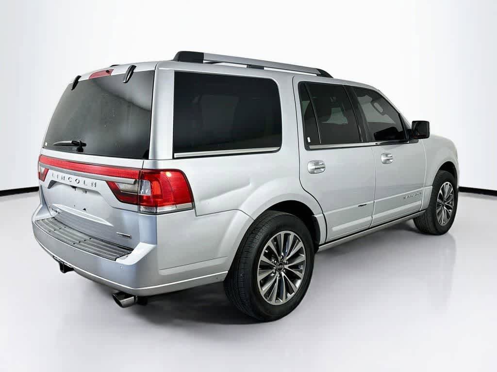 Used 2016 Lincoln Navigator Select RWD image 25