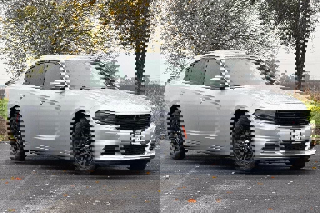 Used 2021 Dodge Charger SXT w/ Leather Interior Group image 2