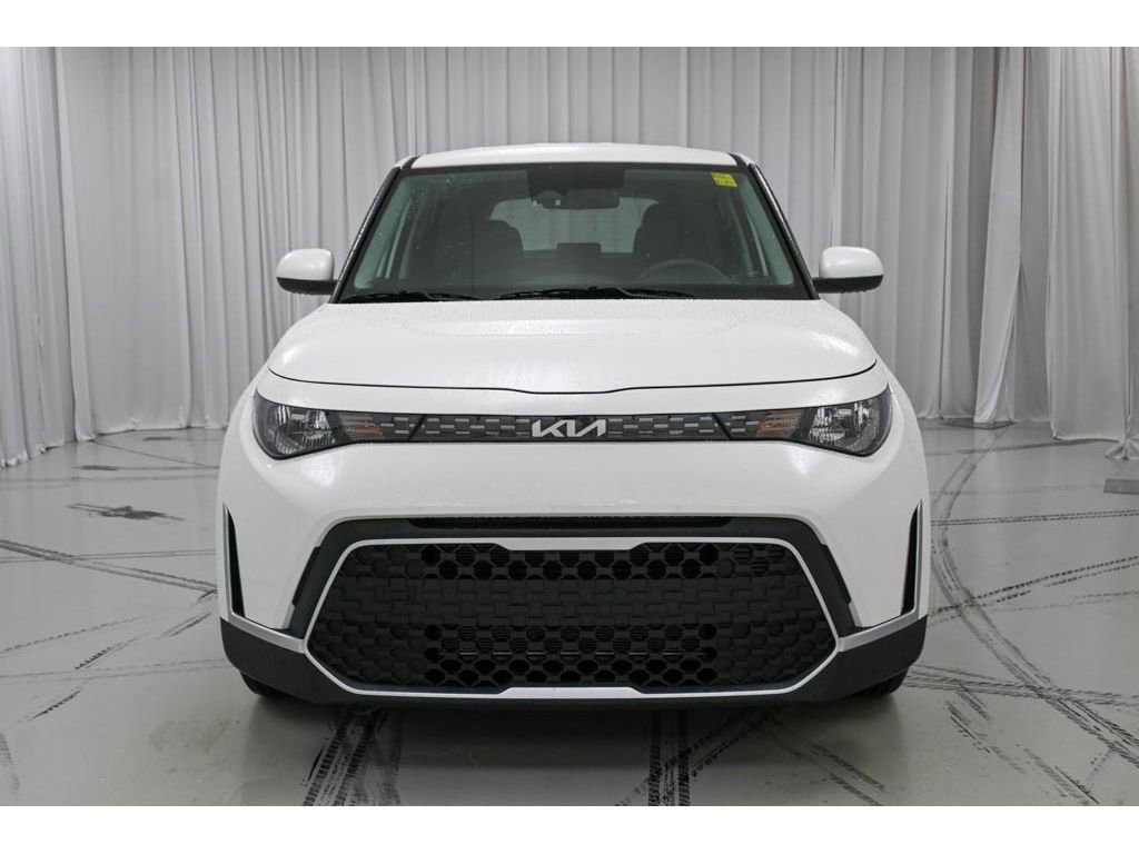 Used 2025 Kia Soul LX image 3