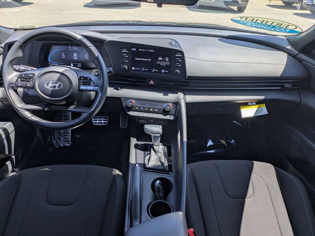 Certified 2025 Hyundai Elantra Sport image 24