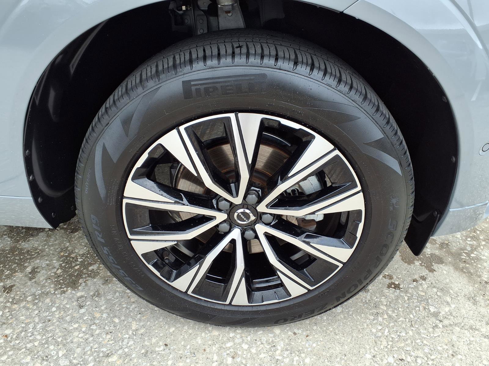 Certified 2024 Volvo XC60 B5 Plus w/ Climate Package image 9