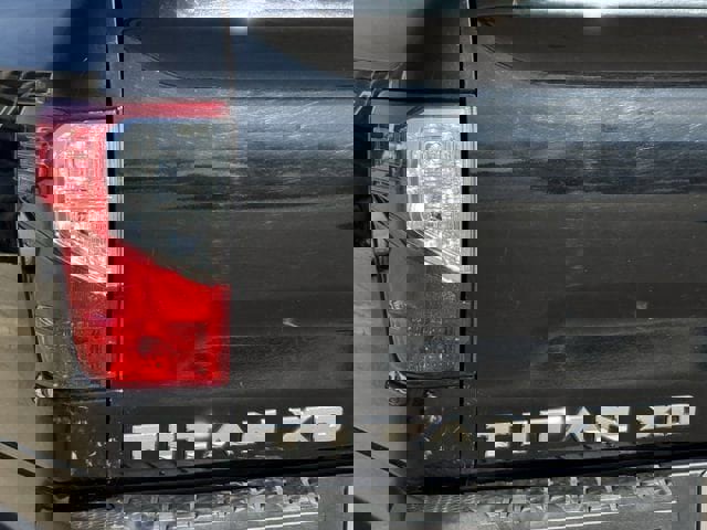 Used 2018 Nissan Titan PRO-4X w/ Pro-4x Convenience Package image 9