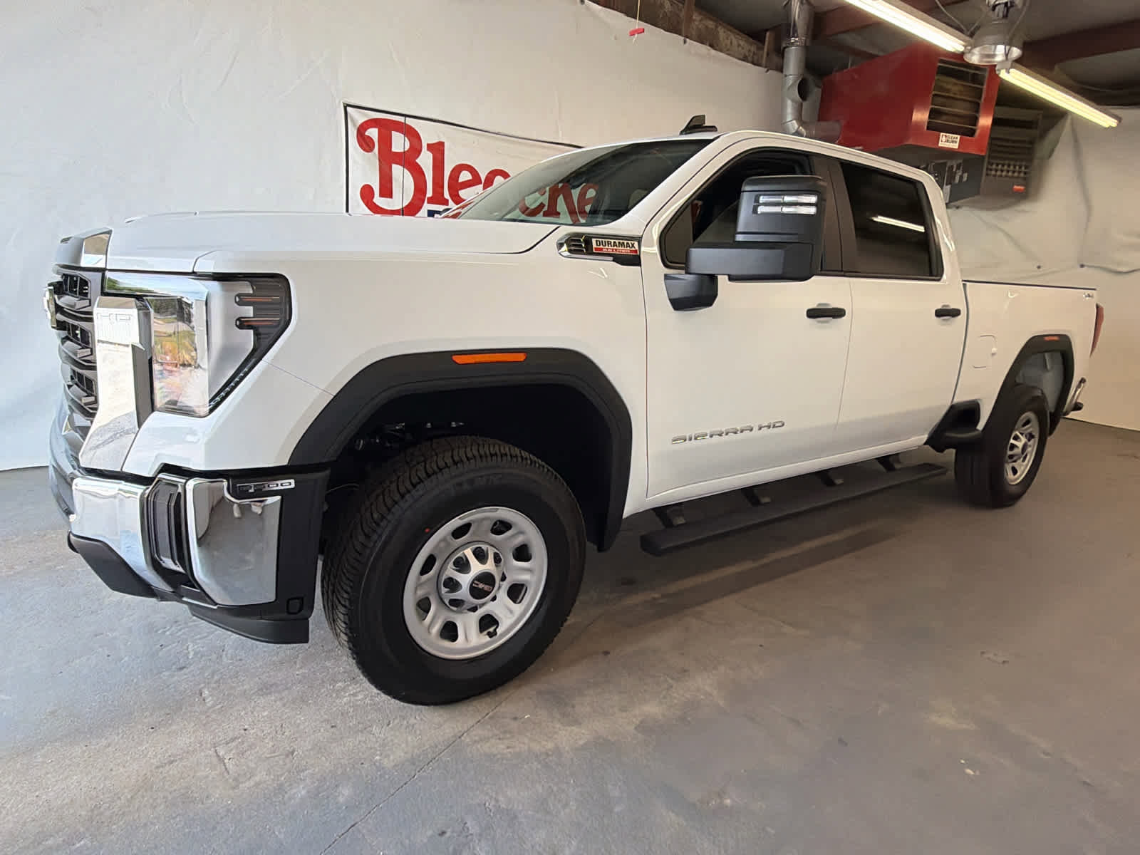 New 2026 GMC Sierra 2500 Pro AWD/4WD image 2