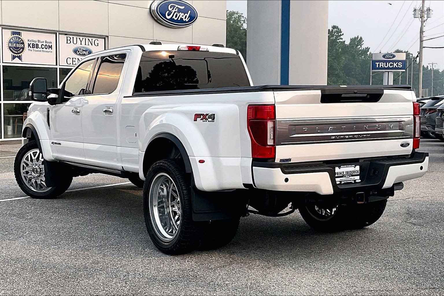 Used 2022 Ford F450 Platinum w/ FX4 Off-Road Package AWD/4WD image 11