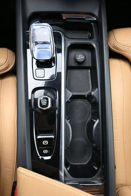 Used 2023 Volvo XC60 B6 Ultimate w/ Protection Package Premier AWD/4WD image 12