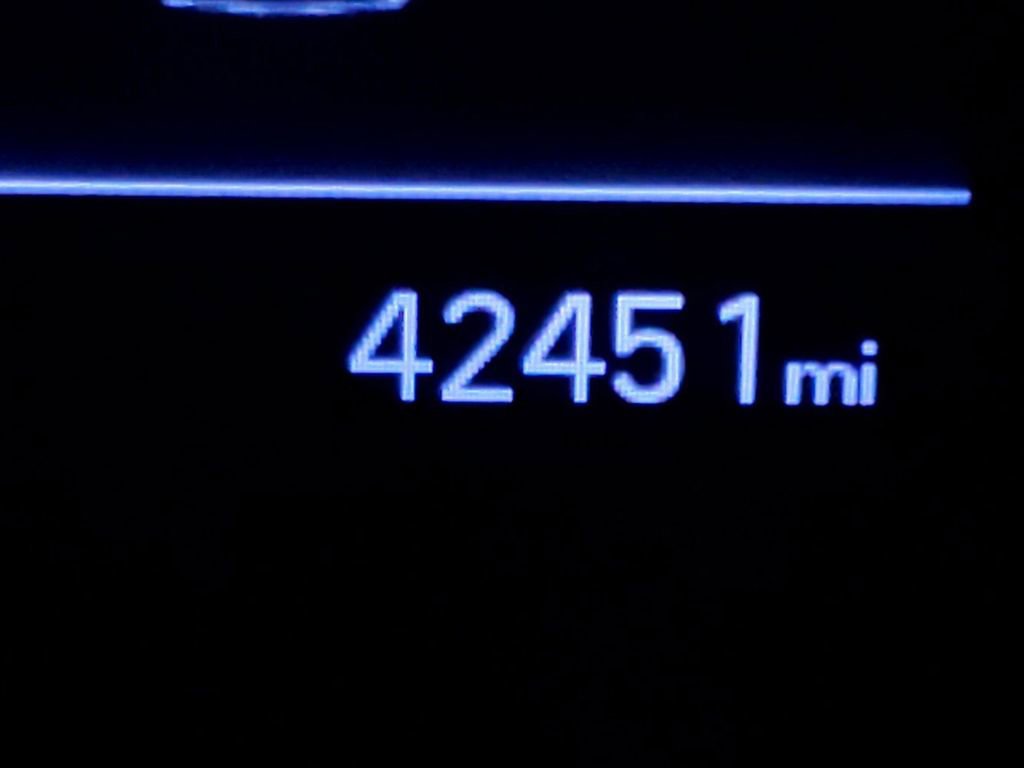 Used 2019 Hyundai Santa Fe SE image 14