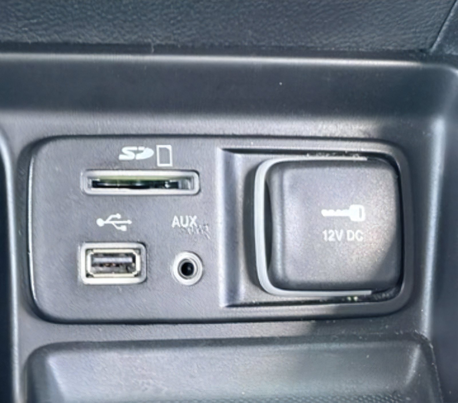 Used 2016 Jeep Cherokee Sport FWD image 25