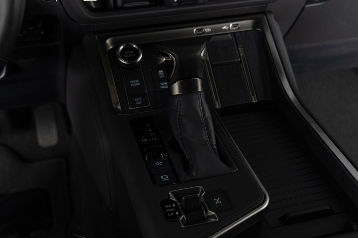 Used 2024 Lexus GX 550 w/ Accessory Package (2T) image 36