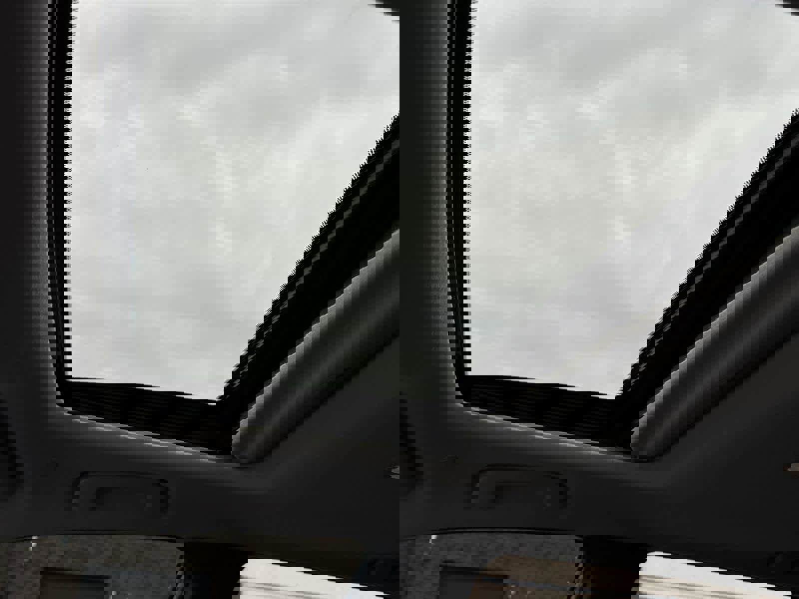 Used 2025 Toyota Corolla Cross XLE w/ Convenience Package image 15