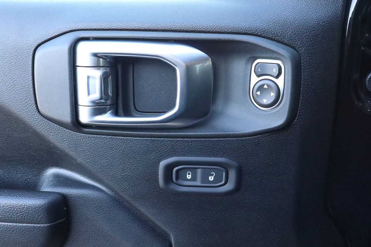 Used 2023 Jeep Wrangler Unlimited AWD/4WD image 17