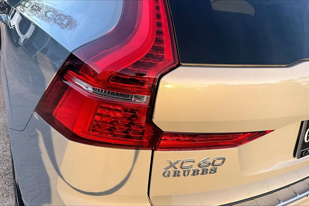 Used 2024 Volvo XC60 T8 Ultimate w/ Protection Package Premier AWD/4WD image 40