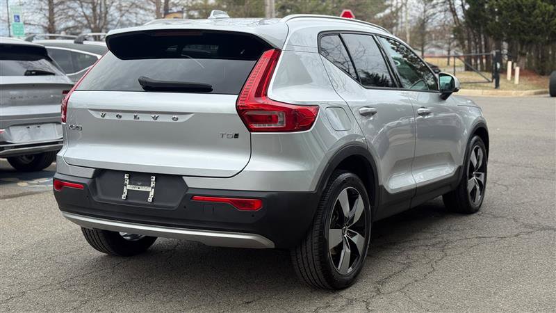 Used 2019 Volvo XC40 T5 Momentum image 6