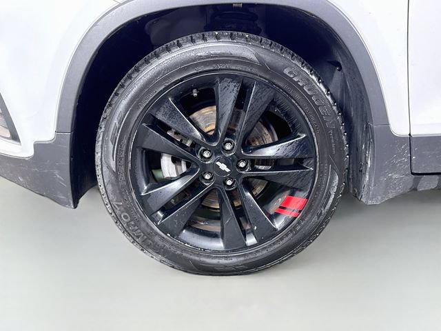 Used 2020 Chevrolet Trax LT w/ Sun & Sound Package FWD image 31