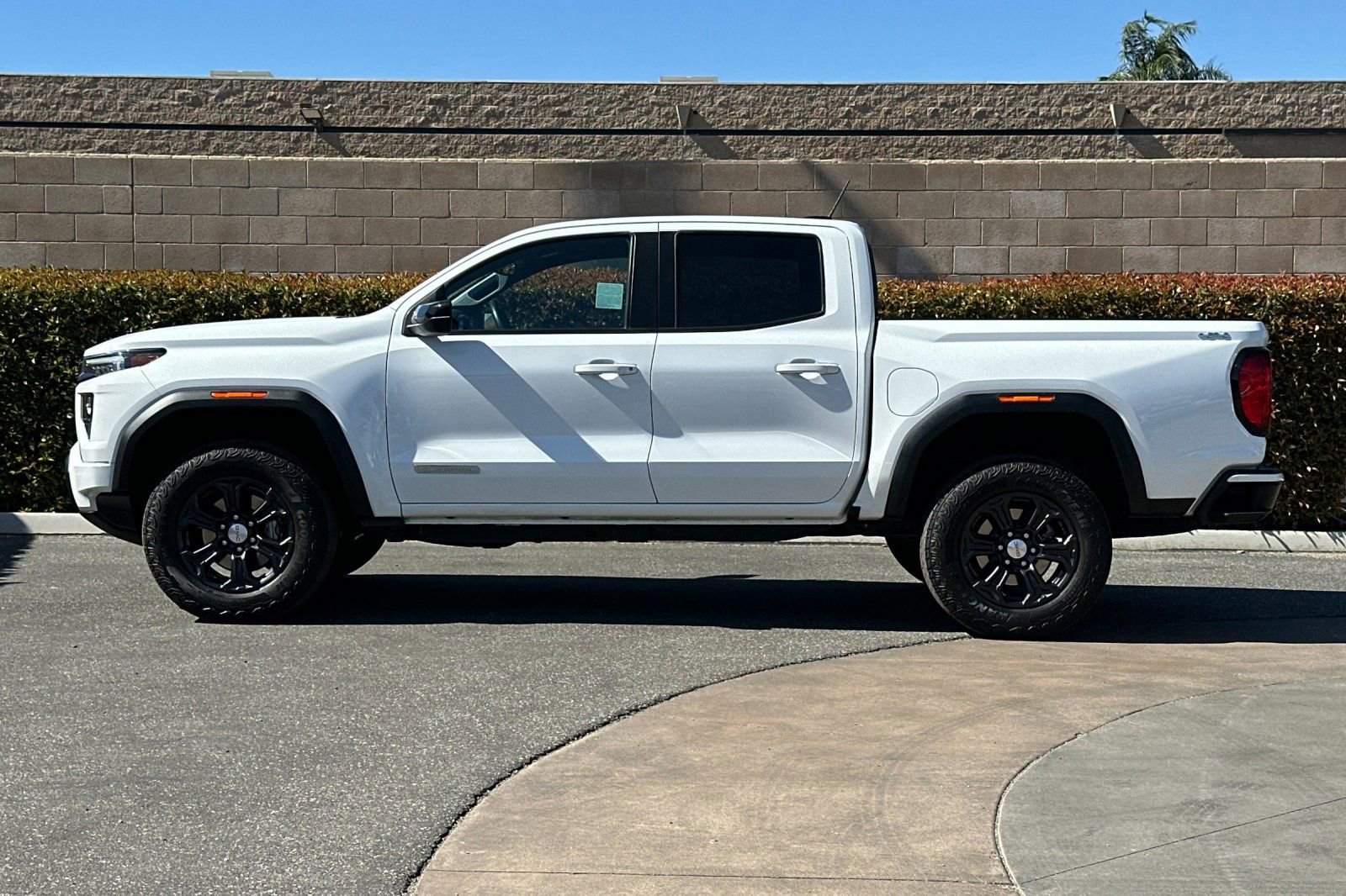 Used 2023 GMC Canyon Elevation w/ Convenience Package AWD/4WD image 7