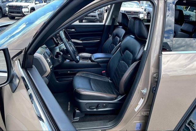 Certified 2025 Nissan Pathfinder Platinum w/ Cargo Package FWD image 18