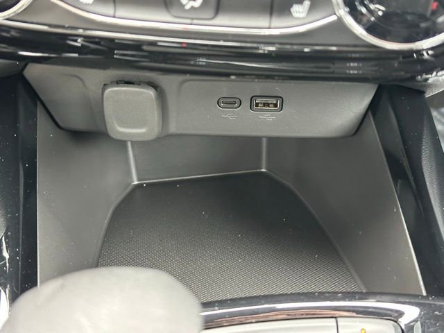 Used 2025 Chevrolet Trax RS w/ Driver Confidence Package image 28