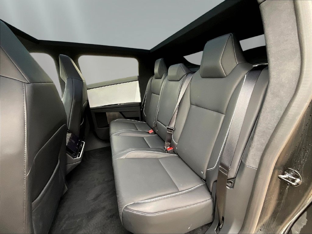 Used 2024 Tesla Cybertruck AWD Crew Cab image 21