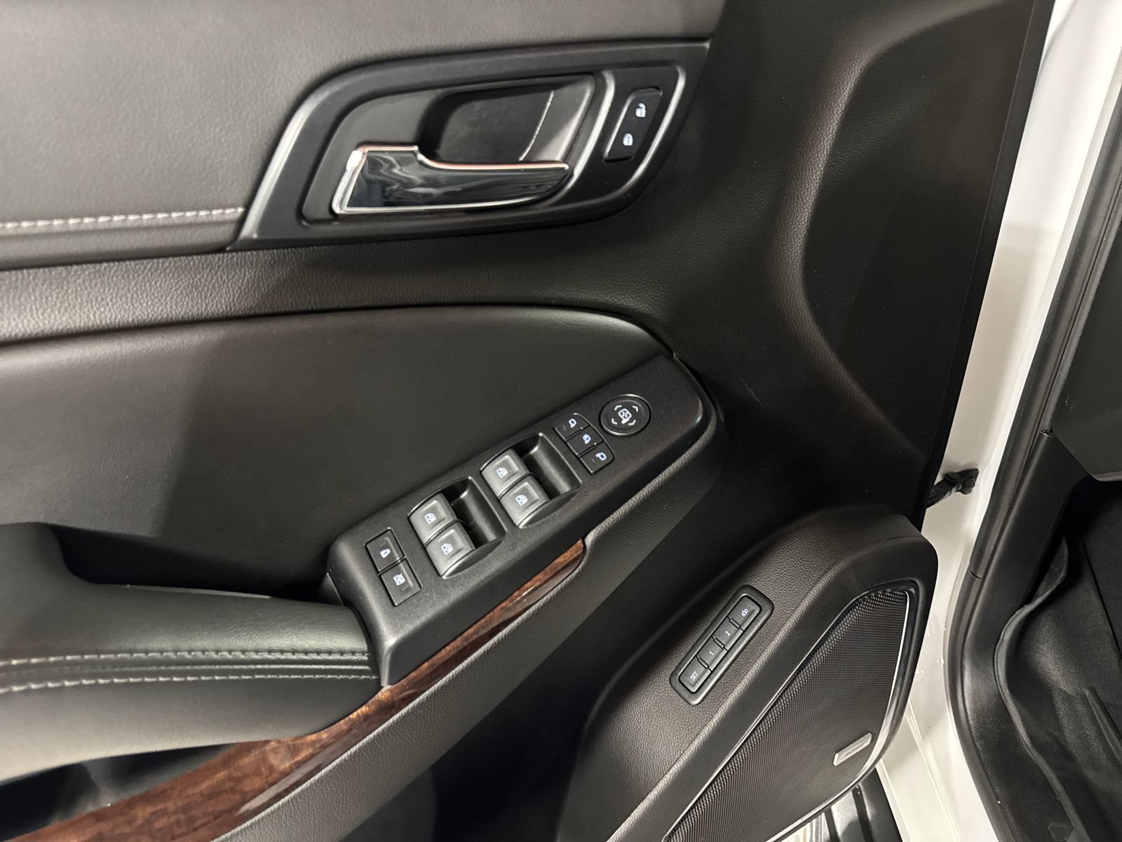 Used 2020 GMC Yukon XL SLT w/ Open Road Package AWD/4WD image 16