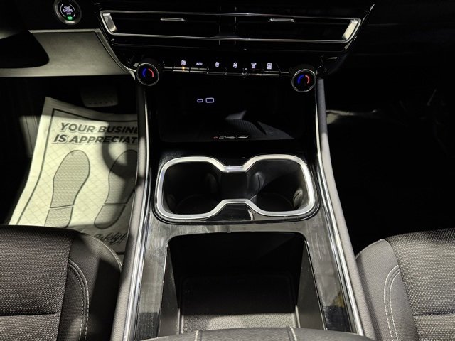 Used 2025 Chevrolet Traverse LT image 22