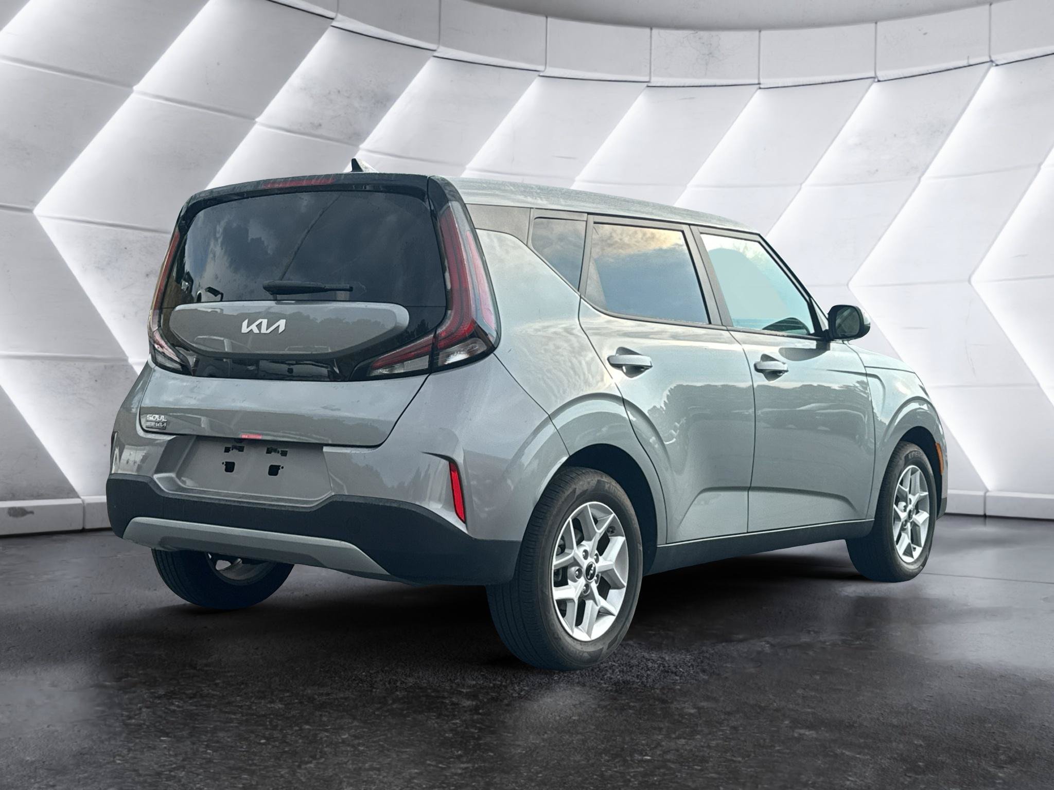 Certified 2025 Kia Soul LX w/ LX Technology Package FWD image 3