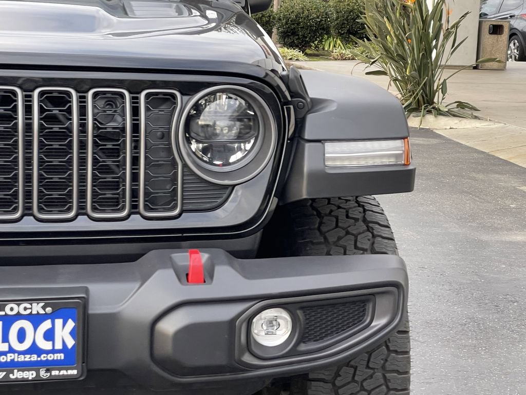 Used 2025 Jeep Wrangler Unlimited Rubicon AWD/4WD image 4
