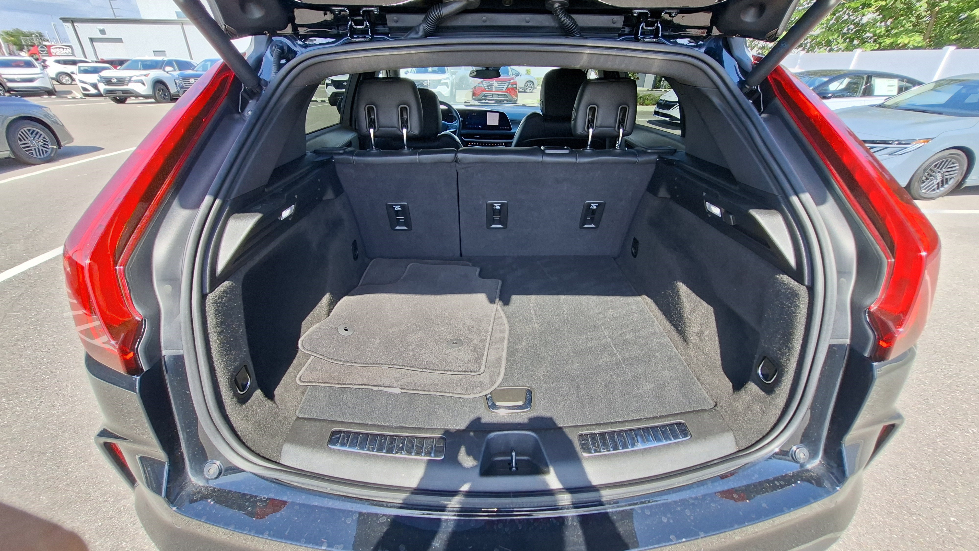 Used 2025 Cadillac XT4 Premium Luxury FWD image 21
