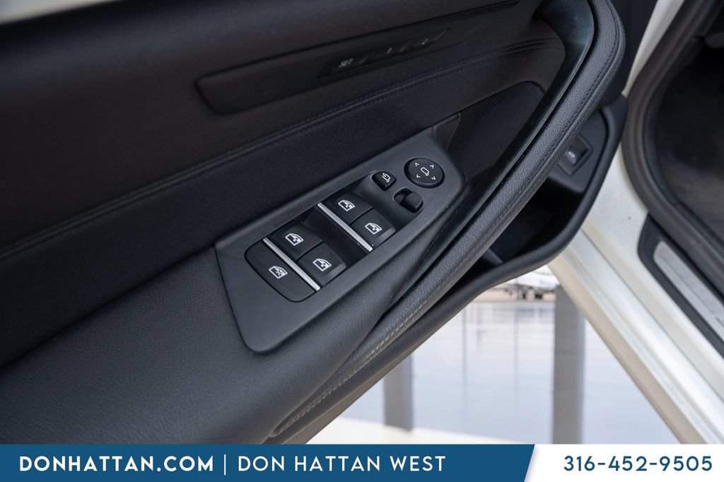 Used 2020 BMW 530i w/ Convenience Package RWD image 21