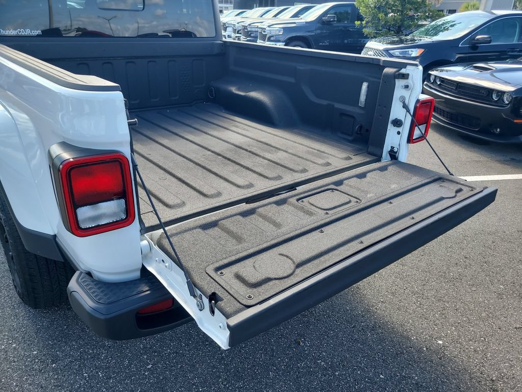 Used 2022 Jeep Gladiator Sport AWD/4WD image 8