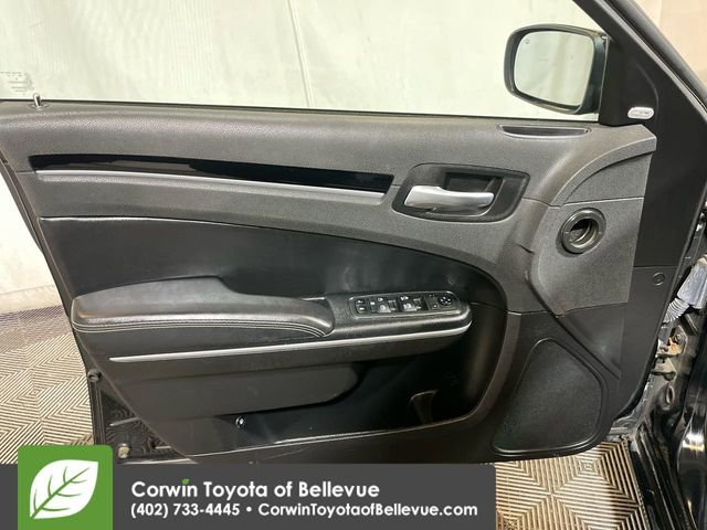 Used 2019 Chrysler 300 S image 25
