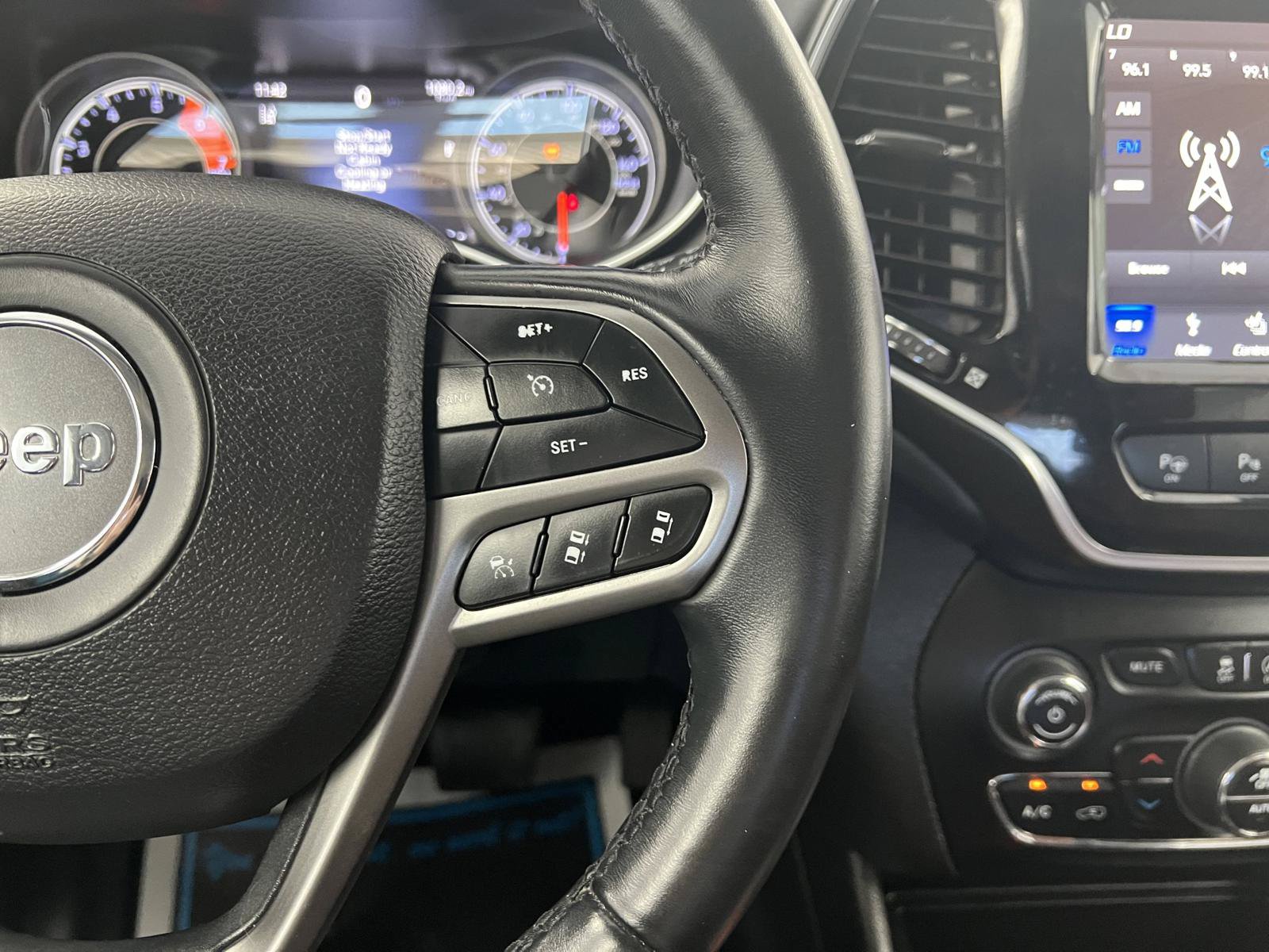 Used 2019 Jeep Cherokee Overland w/ Technology Group FWD image 28