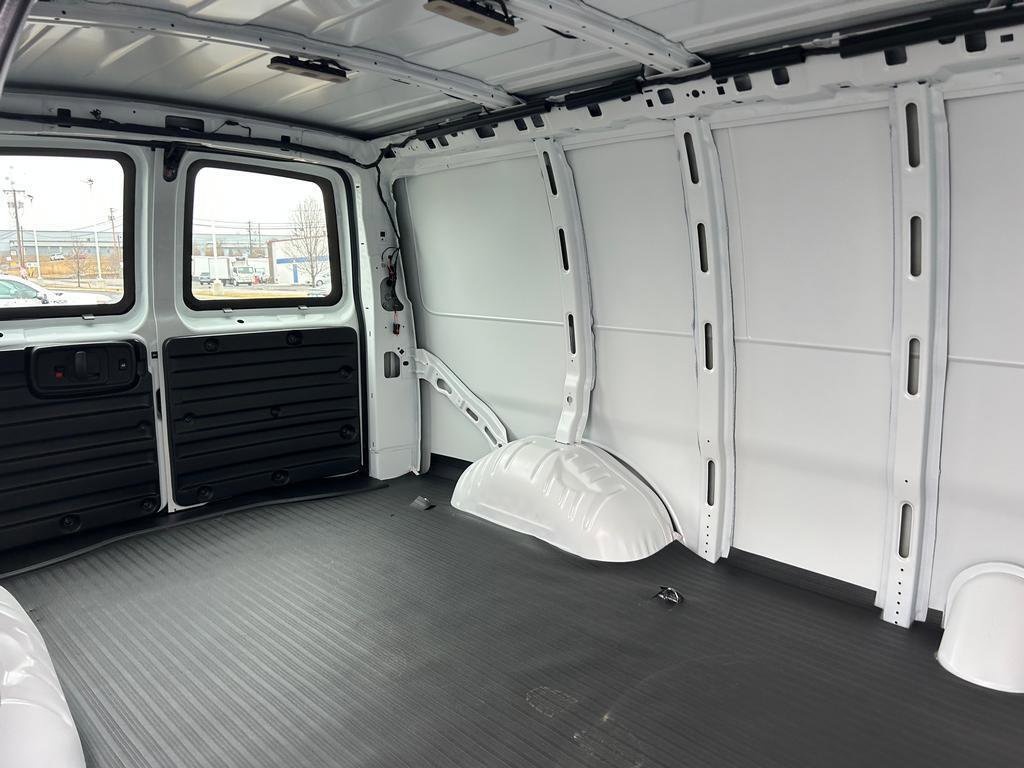 New 2026 GMC Savana 2500 w/ Driver Convenience Package image 16