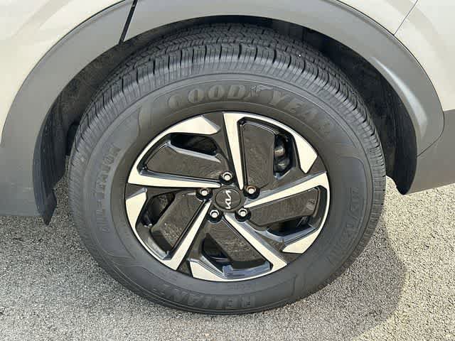 Used 2023 Kia Sportage LX image 5