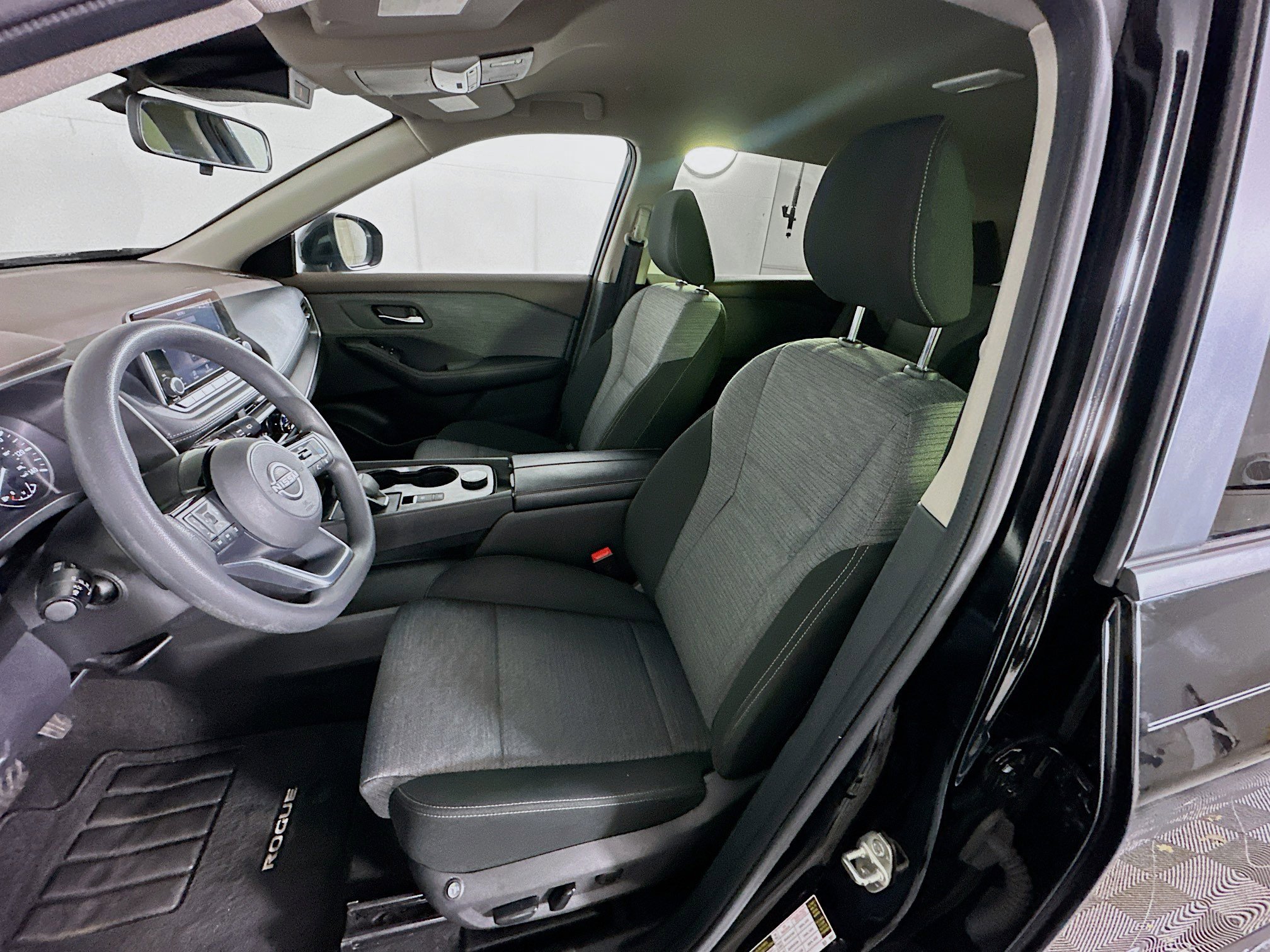 Used 2023 Nissan Rogue SV image 13