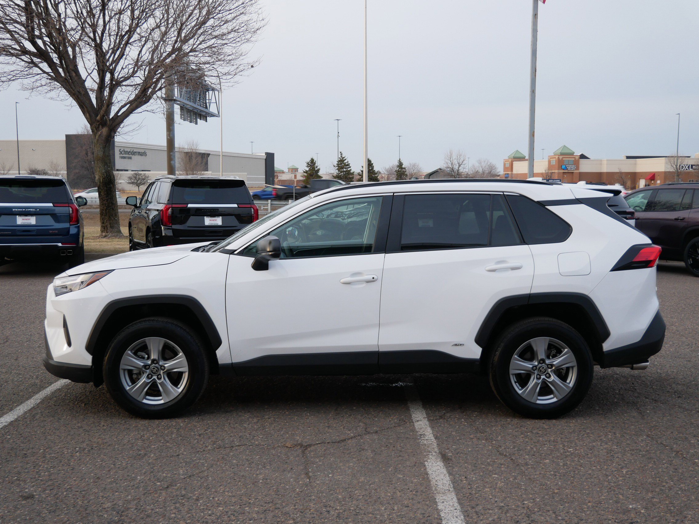 Used 2025 Toyota RAV4 LE AWD/4WD image 6