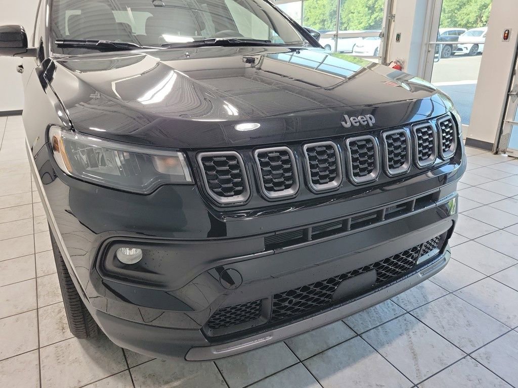 New 2025 Jeep Compass Latitude w/ Sun & Sound Group image 30